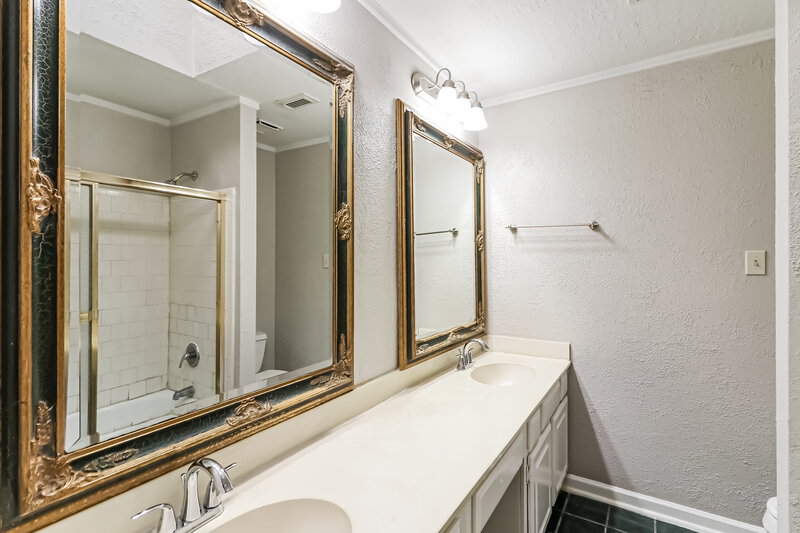 1,960/Mo, 15127 Camino del Sol Dr Houston, TX 77083 Main Bathroom View