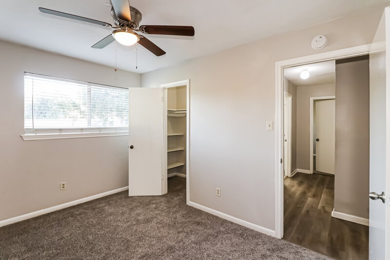 1,960/Mo, 15127 Camino del Sol Dr Houston, TX 77083 Bedroom View