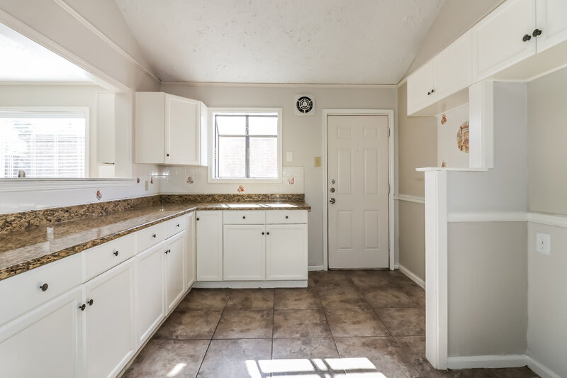 1,570/Mo, 7406 San Simeon Dr Houston, TX 77083 Kitchen View