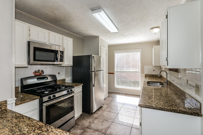 1,570/Mo, 7406 San Simeon Dr Houston, TX 77083 Kitchen View 2
