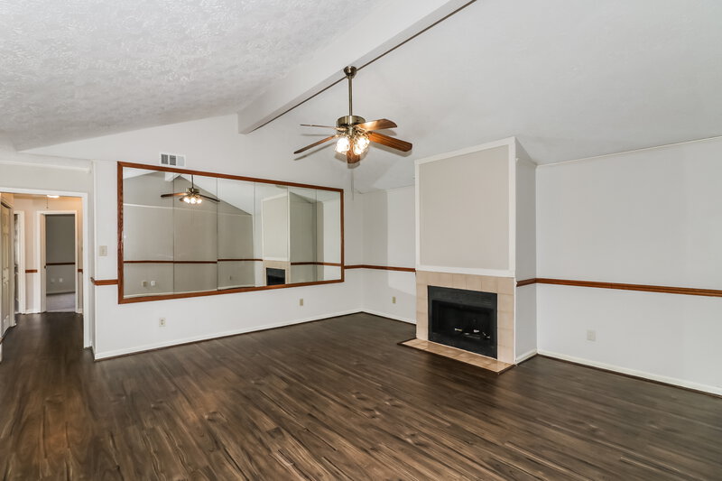 1,570/Mo, 7406 San Simeon Dr Houston, TX 77083 Family Room View