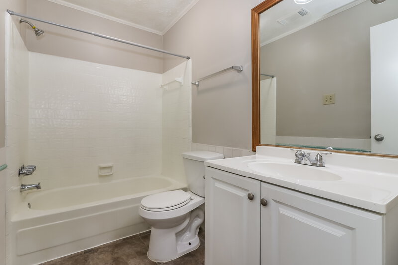 1,570/Mo, 7406 San Simeon Dr Houston, TX 77083 Bathroom View 2