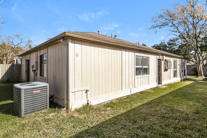 1,570/Mo, 7406 San Simeon Dr Houston, TX 77083 Rear View