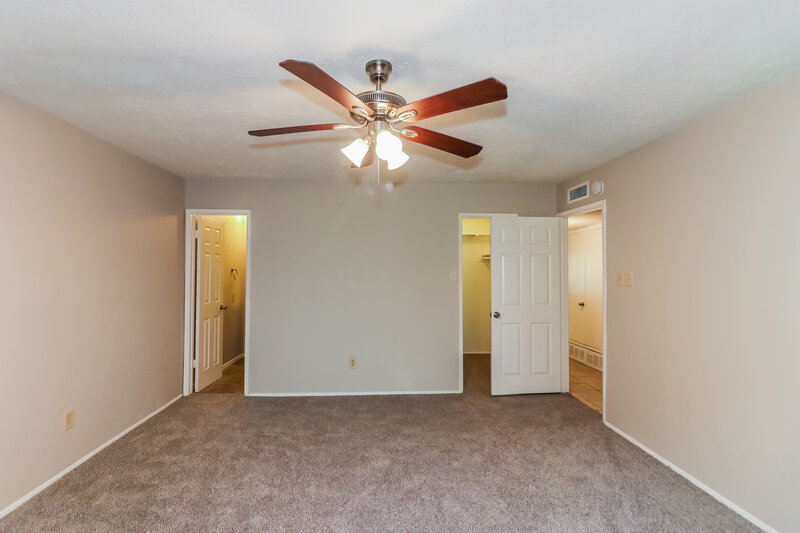 1,835/Mo, 15619 Loma Verde Dr Houston, TX 77083 Main Bedroom View
