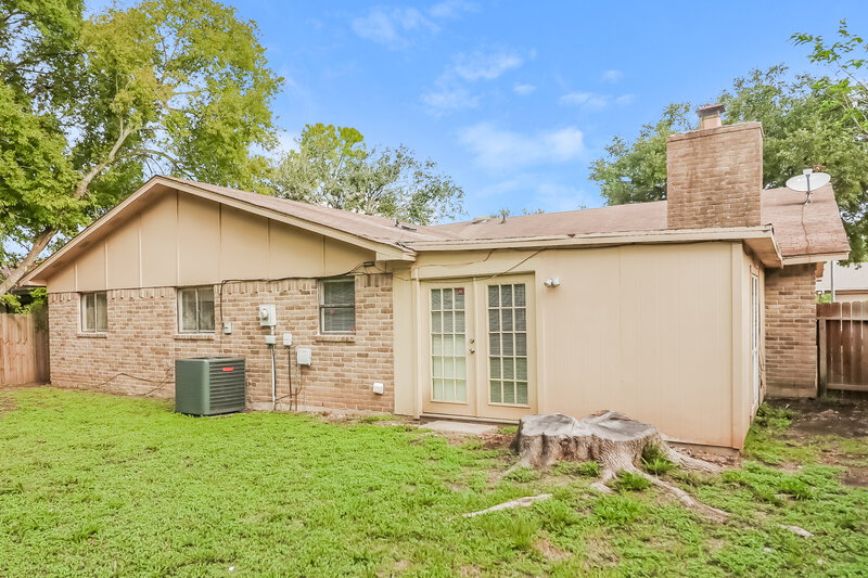 1,835/Mo, 15619 Loma Verde Dr Houston, TX 77083 Rear View