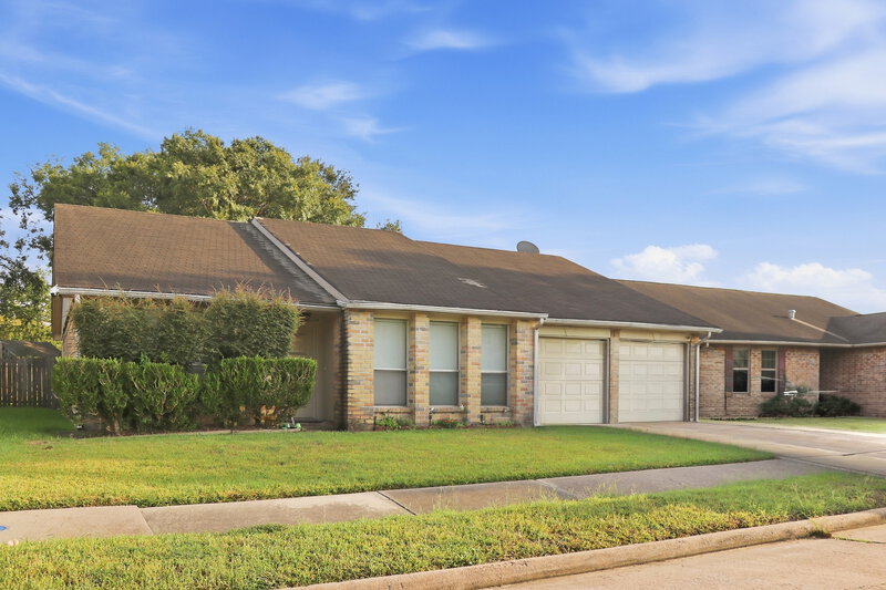 3 Bedroom House – 16231 Los Altos Dr, Houston, TX 77083