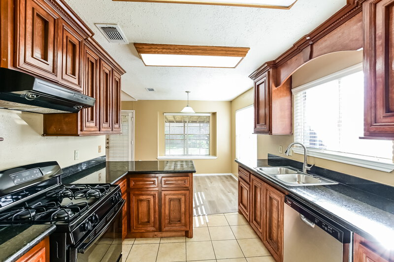 1,645/Mo, 17714 Poppy Trails Ln Houston, TX 77084 Kitchen View 2