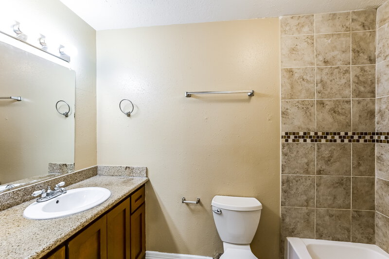 1,645/Mo, 17714 Poppy Trails Ln Houston, TX 77084 Main Bathroom View