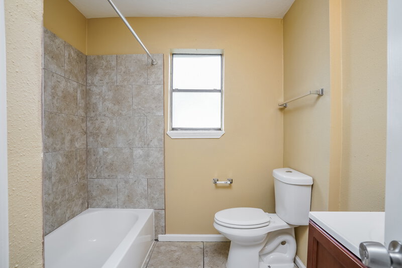 0/Mo, 17510 Mapletrail Dr Houston, TX 77084 Bathroom View