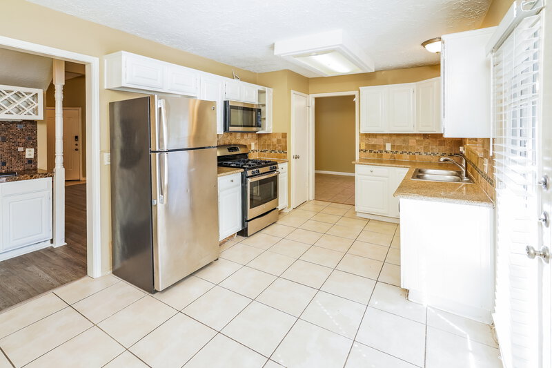 1,955/Mo, 18082 Garden Manor Dr Houston, TX 77084 Kitchen View
