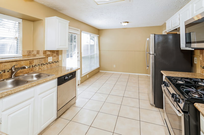 1,955/Mo, 18082 Garden Manor Dr Houston, TX 77084 Kitchen View 2
