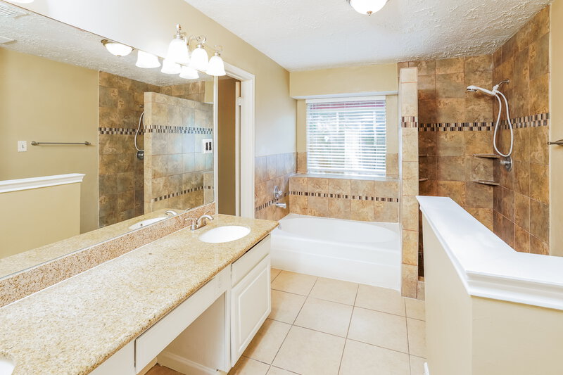 1,955/Mo, 18082 Garden Manor Dr Houston, TX 77084 Main Bathroom View