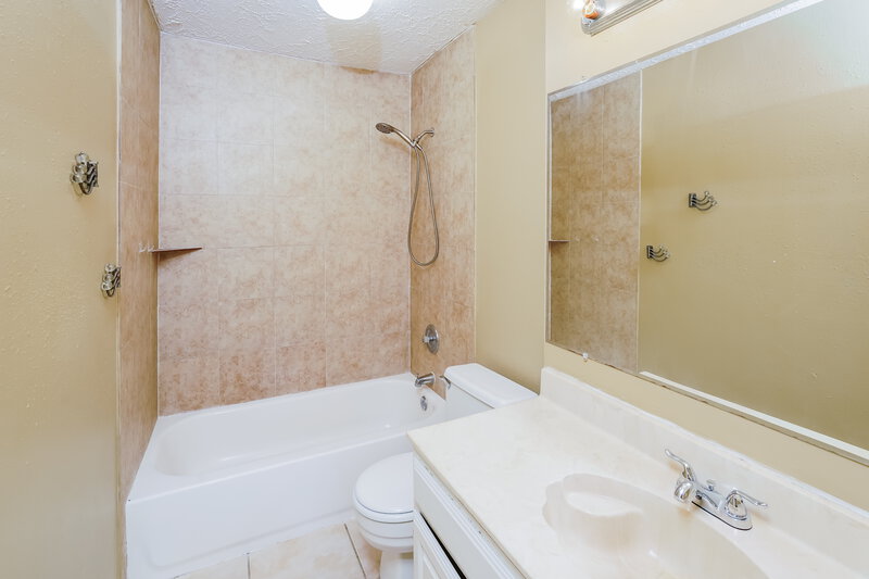 1,955/Mo, 18082 Garden Manor Dr Houston, TX 77084 Bathroom View