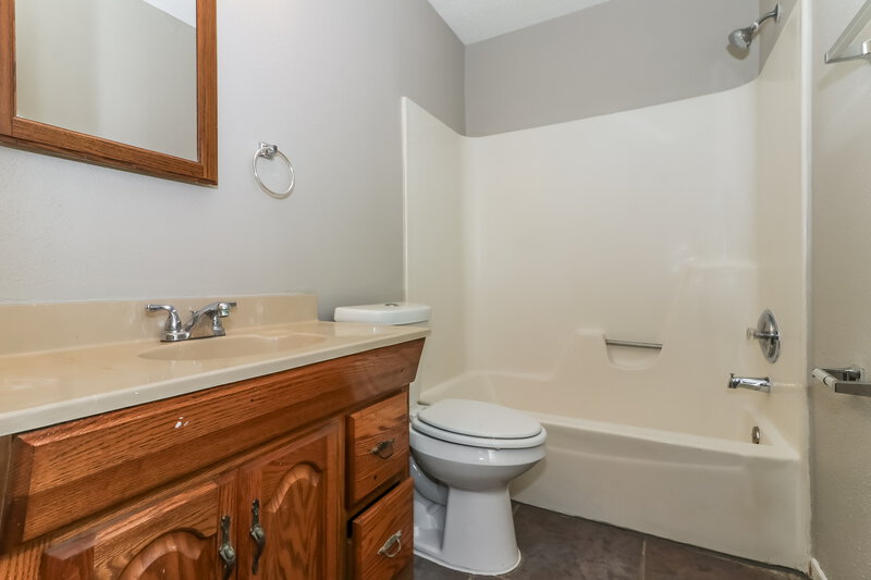 1,655/Mo, 17728 Northhagen Dr Houston, TX 77084 Main Bathroom View