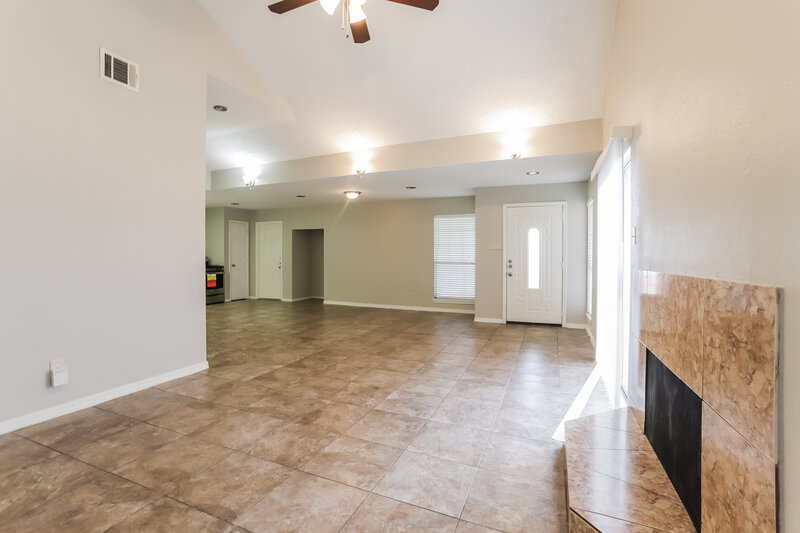 1,670/Mo, 6395 Crossway Dr Houston, TX 77084 Living Room View 4