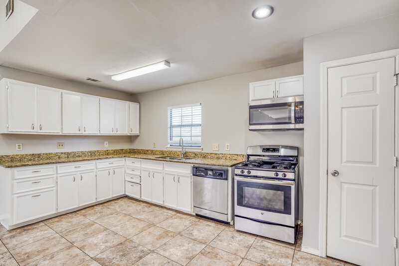 1,650/Mo, 6395 Crossway Dr Houston, TX 77084 Kitchen View 2