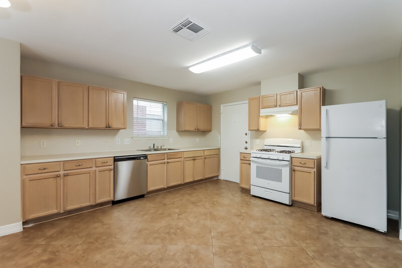 1,945/Mo, 15411 Blue Creek Ranch Dr Houston, TX 77086 Kitchen View 2