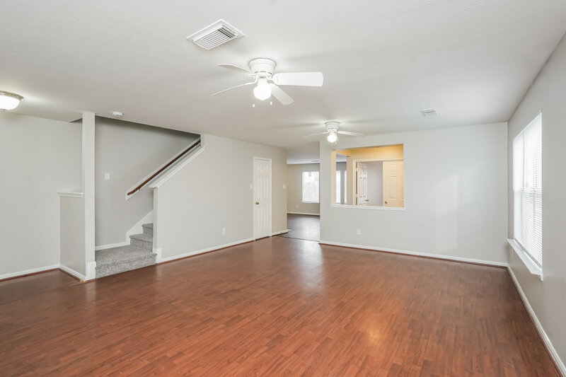 2,125/Mo, 13426 Fountain Hills Ct Houston, TX 77086 Living Room View