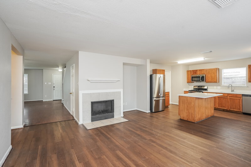 2,125/Mo, 13426 Fountain Hills Ct Houston, TX 77086 Family Room View 2