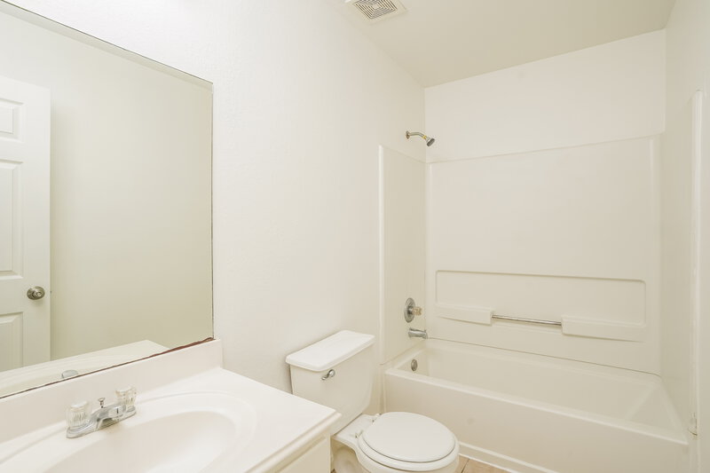 2,125/Mo, 13426 Fountain Hills Ct Houston, TX 77086 Bathroom View