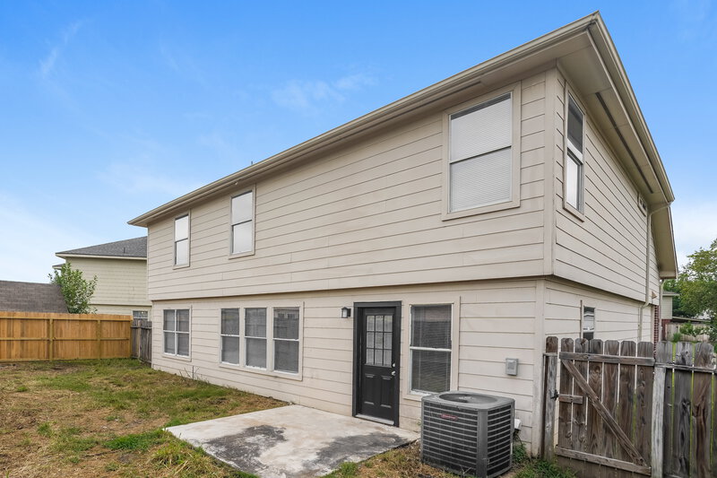 2,125/Mo, 13426 Fountain Hills Ct Houston, TX 77086 Rear View