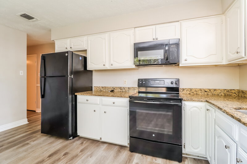 1,680/Mo, 6634 Sandswept Ln Houston, TX 77086 Kitchen View 2