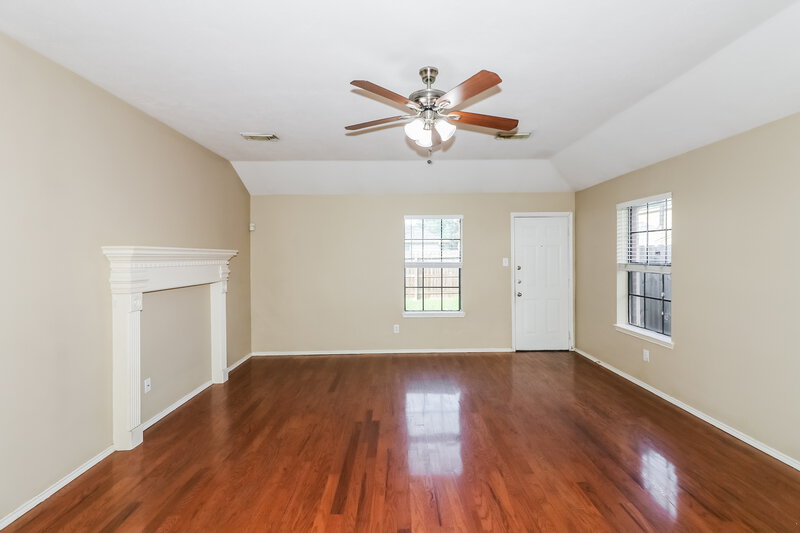 1,795/Mo, 6618 Sutton Meadows Dr Houston, TX 77086 Living Room View