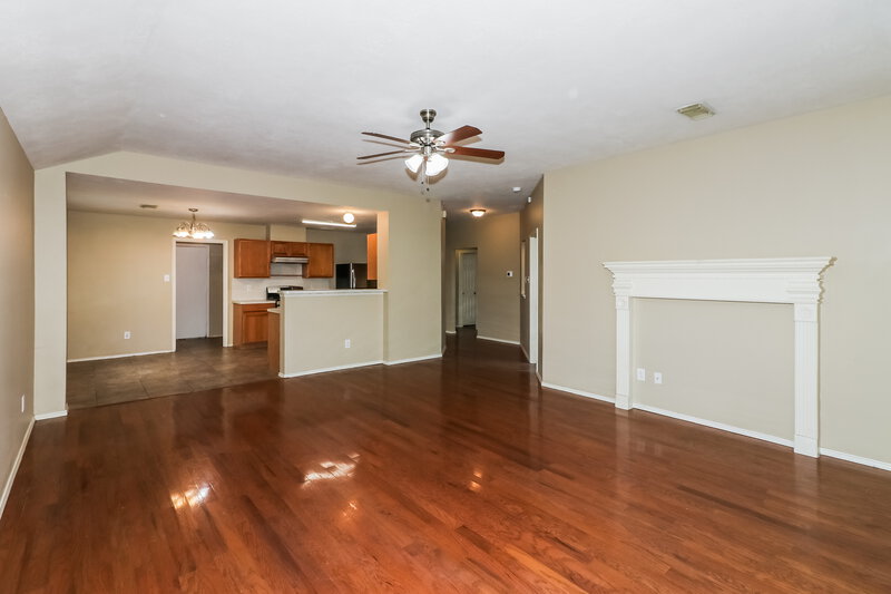 1,795/Mo, 6618 Sutton Meadows Dr Houston, TX 77086 Living Room View 2