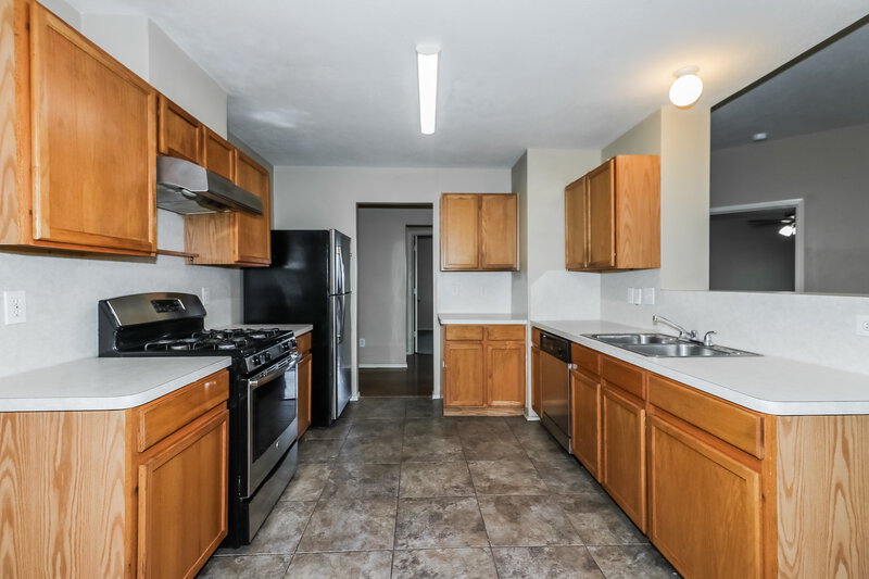 1,795/Mo, 6618 Sutton Meadows Dr Houston, TX 77086 Kitchen View