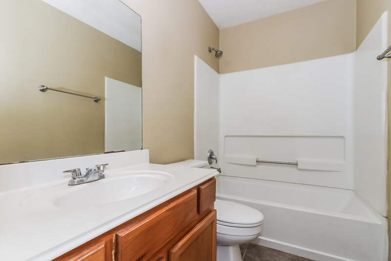1,795/Mo, 6618 Sutton Meadows Dr Houston, TX 77086 Bathroom View