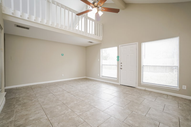 2,085/Mo, 7659 Athlone Dr Houston, TX 77088 Living Room View