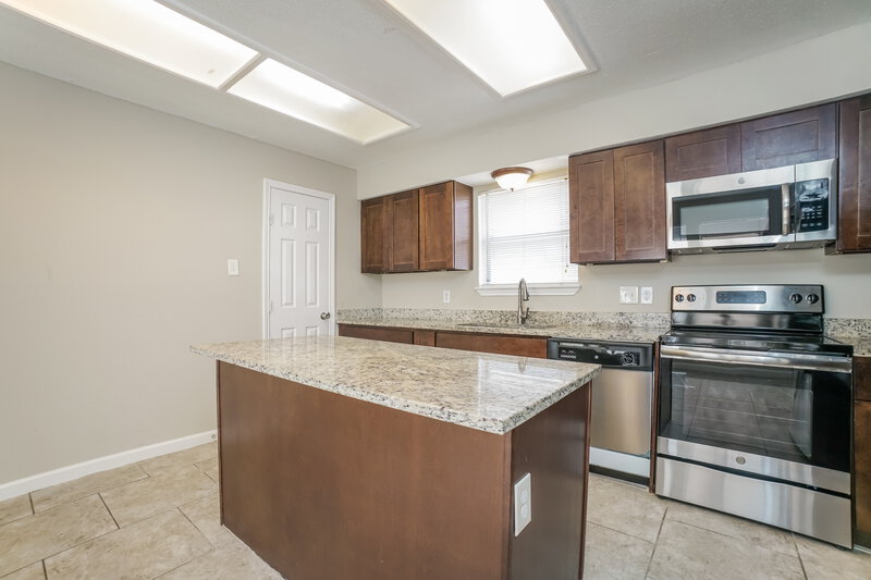 2,085/Mo, 7659 Athlone Dr Houston, TX 77088 Kitchen View 2