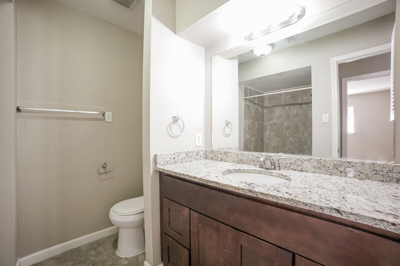 2,085/Mo, 7659 Athlone Dr Houston, TX 77088 Main Bathroom View 3