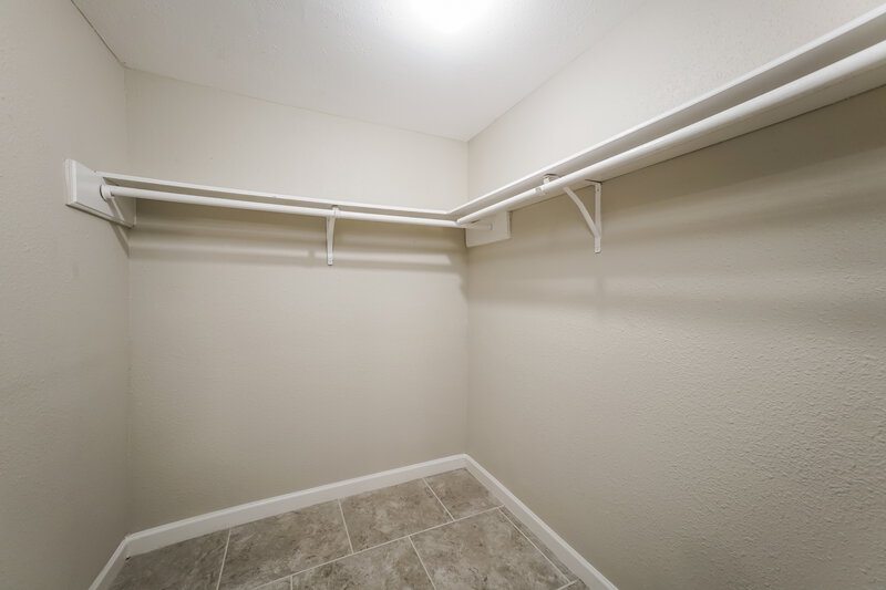 2,085/Mo, 7659 Athlone Dr Houston, TX 77088 Walk In Closet View