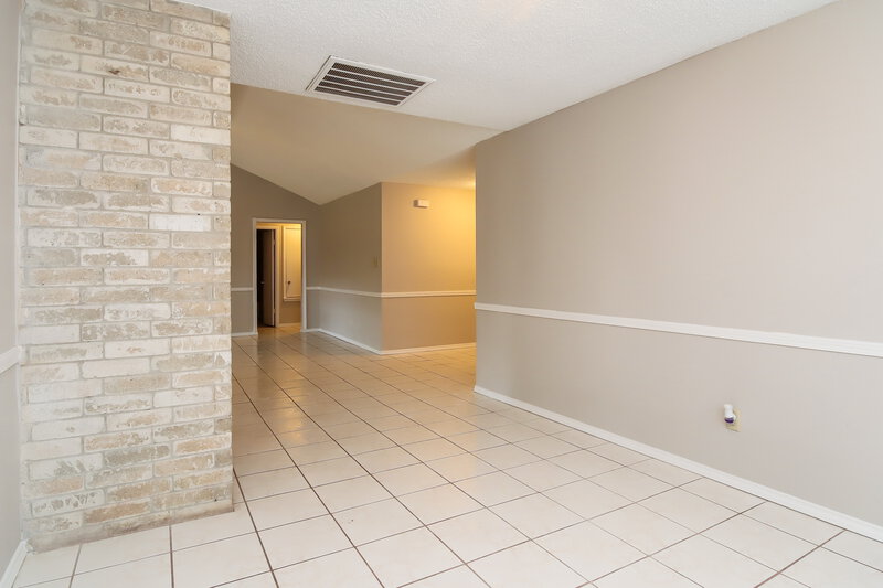 0/Mo, 8606 Parkcrest Forest Dr Houston, TX 77088 Living Room View 2