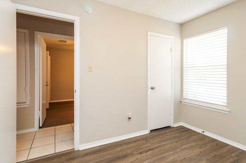 0/Mo, 8606 Parkcrest Forest Dr Houston, TX 77088 Bedroom View