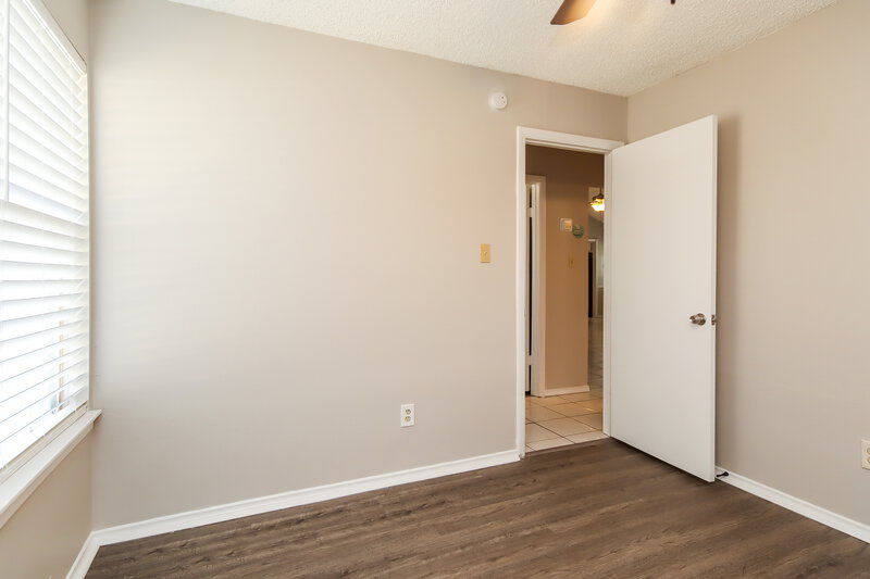 0/Mo, 8606 Parkcrest Forest Dr Houston, TX 77088 Bedroom View 2