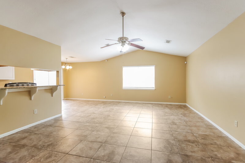 1,670/Mo, 7742 Alperton Dr Houston, TX 77088 Living Room View