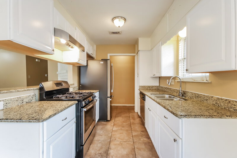 1,670/Mo, 7742 Alperton Dr Houston, TX 77088 Kitchen View