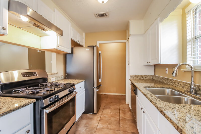 1,670/Mo, 7742 Alperton Dr Houston, TX 77088 Kitchen View 2