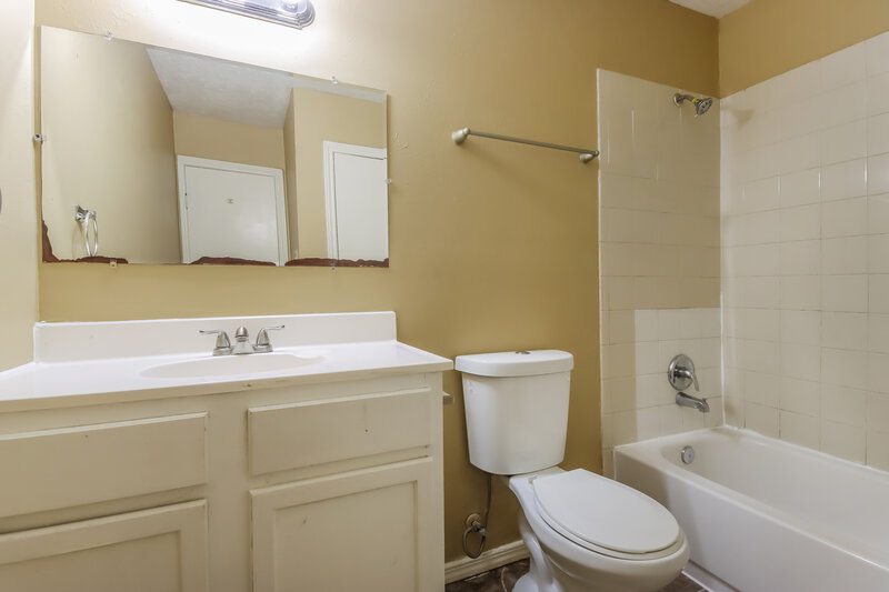 1,670/Mo, 7742 Alperton Dr Houston, TX 77088 Bathroom View
