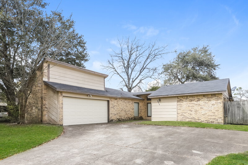 0/Mo, 6014 Maywood Forest Dr Houston, TX 77088 Front View 2