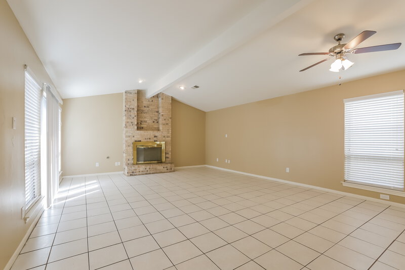 0/Mo, 6014 Maywood Forest Dr Houston, TX 77088 Living Room View