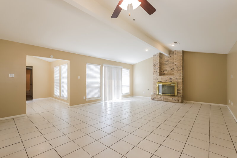 0/Mo, 6014 Maywood Forest Dr Houston, TX 77088 Living Room View 2