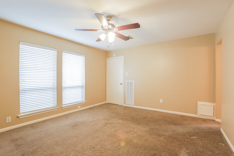 0/Mo, 6014 Maywood Forest Dr Houston, TX 77088 Master Bedroom View