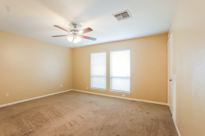 0/Mo, 6014 Maywood Forest Dr Houston, TX 77088 Master Bedroom View 2