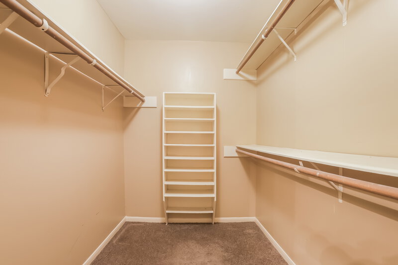 0/Mo, 6014 Maywood Forest Dr Houston, TX 77088 Walk In Closet View