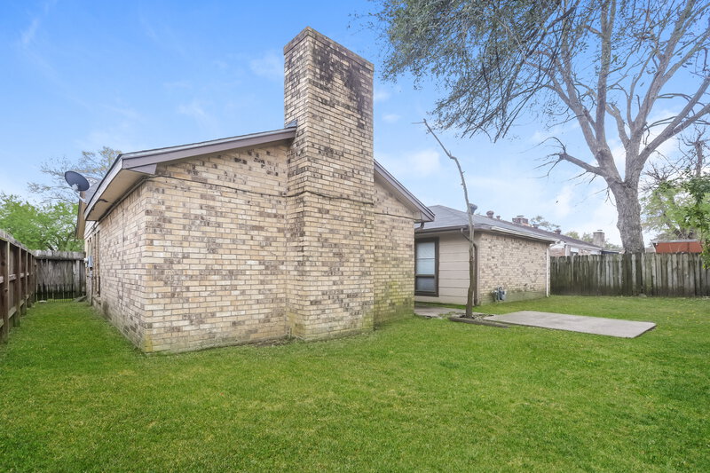 0/Mo, 6014 Maywood Forest Dr Houston, TX 77088 Rear View 2