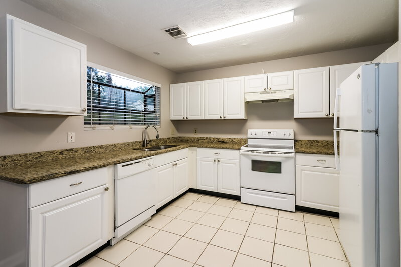 1,815/Mo, 7750 High Village Dr Houston, TX 77095 Kitchen View 2