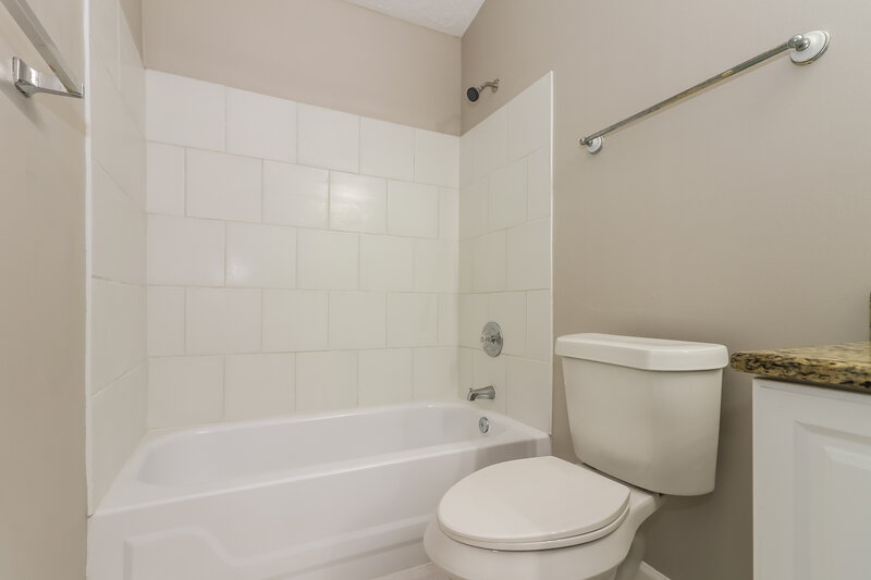 1,815/Mo, 7750 High Village Dr Houston, TX 77095 Main Bathroom View